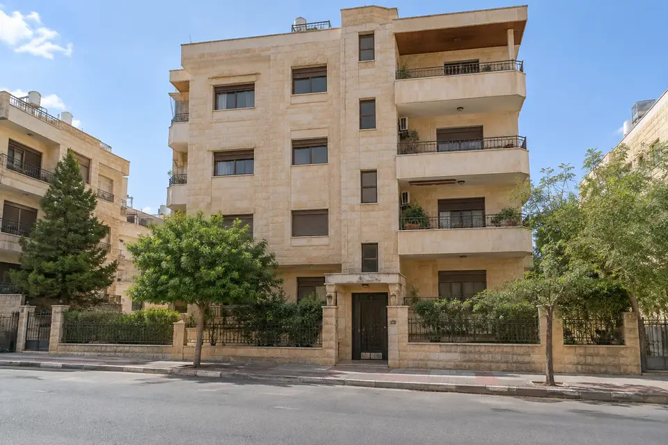 شقة في العزيزية بحلب، طابق ثالث