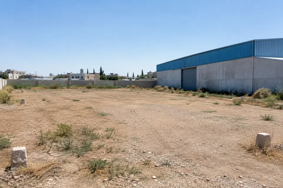 مستودع في عدرا الصناعية